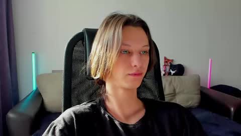 Ostin online show from April 21, 2026, 10:43 am