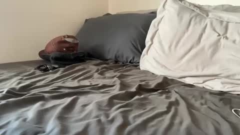 ouijaboi1122 online show from April 16, 2026, 8:20 pm