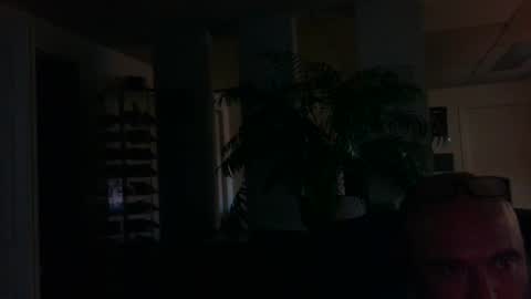 Snapshot of ouiostie chatting on December 6, 2024, 2:49 pm Vraiment la online show from December 6, 2024, 2:49 pm