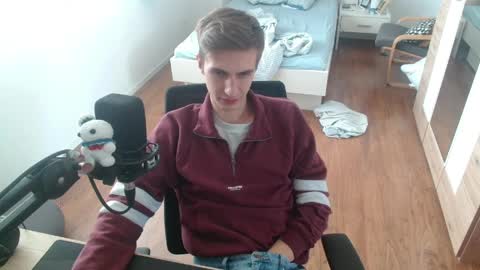 OverkneeBabe online show from April 3, 2026, 11:41 am