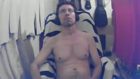 ovidio8111 online show from February 20, 2026, 7:32 am