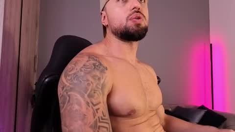 Maximus Owen online show from November 12, 2025, 7:57 pm