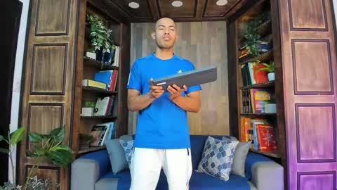 Owen online show from October 15, 2025, 11:43 am