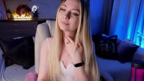 Snapshot of owlluree chatting on April 17, 2026, 10:57 pm Gretta online show from April 17, 2026, 10:57 pm