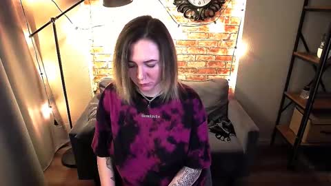 ozalin_green online show from October 15, 2025, 5:51 am