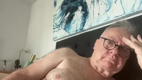 ozhairybearxxxx online show from January 14, 2025, 12:43 am