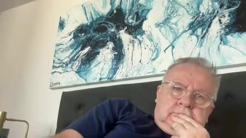 ozhairybearxxxx online show from June 9, 2026, 5:19 am