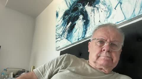 ozhairybearxxxx online show from June 12, 2026, 3:38 am