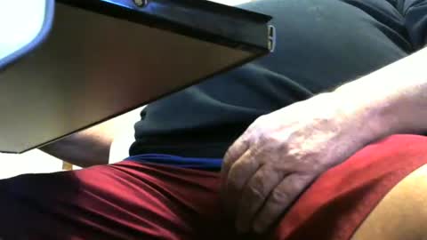 Snapshot of ozzienuts21153 chatting on December 2, 2025, 8:52 am ozzienuts21153 online show from December 2, 2025, 8:52 am