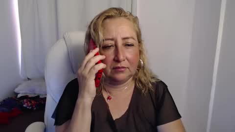 Snapshot of paiper_halliwey_ chatting on October 17, 2025, 5:15 pm paiper online show from October 17, 2025, 5:15 pm