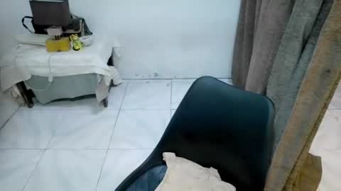 pakarat_karatxcx online show from September 18, 2025, 3:03 pm