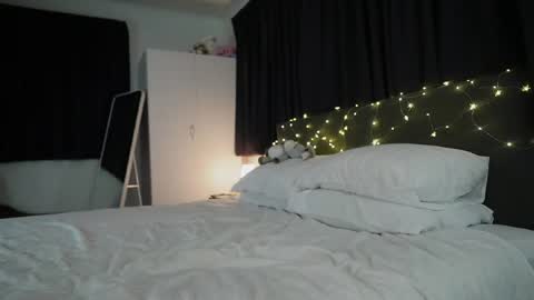 Holly  online show from July 12, 2026, 12:07 pm