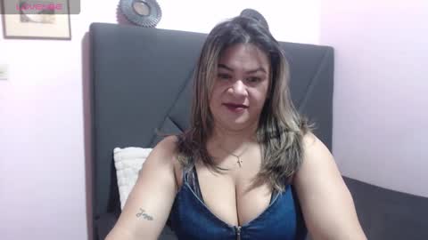 pamela_echeverria online show from November 14, 2025, 10:25 am