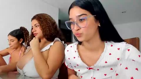 pamela_milleer online show from January 6, 2025, 6:14 am
