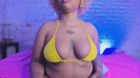 Snapshot of pamela_west chatting on December 18, 2025, 8:04 pm Pamela West online show from December 18, 2025, 8:04 pm