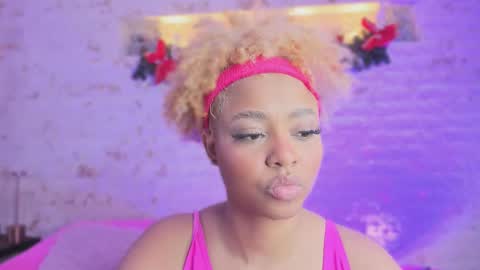 Snapshot of pamela_west chatting on December 19, 2025, 8:05 pm Pamela West online show from December 19, 2025, 8:05 pm