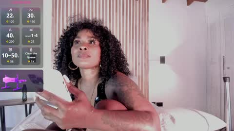 pamelamendez_1 online show from April 7, 2026, 11:37 pm