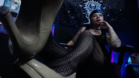       online show from February 7, 2025, 8:20 pm