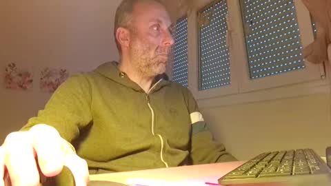 pansak1973 online show from March 12, 2025, 12:36 pm