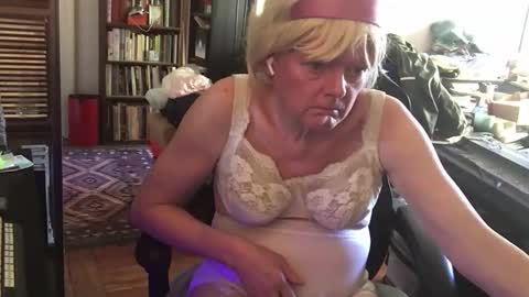 Pantyvioletlace online show from April 7, 2026, 9:15 pm