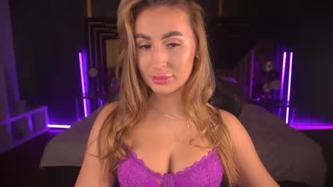 Lia online show from February 22, 2025, 4:30 pm