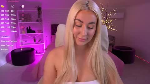 Snapshot of paolamola chatting on April 30, 2026, 2:12 pm Lia online show from April 30, 2026, 2:12 pm
