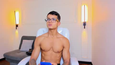 Ryan And Casper online show from November 22, 2025, 5:01 pm