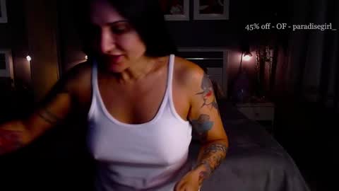Snapshot of paradisegirl_ chatting on December 3, 2024, 1:19 am My alter ego Betinna Flowers - a tattooed Miss - Are you missing me come in here - online show from December 3, 2024, 1:19 am