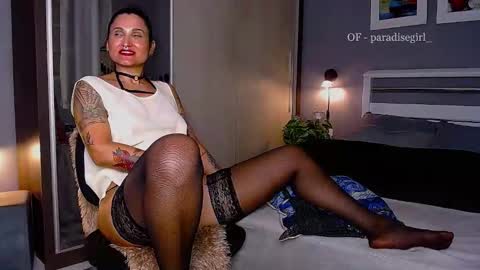 Snapshot of paradisegirl_ chatting on December 29, 2024, 1:13 am My alter ego Betinna Flowers - a tattooed Miss - Are you missing me come in here - online show from December 29, 2024, 1:13 am