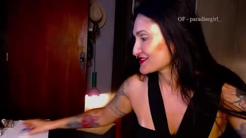 Snapshot of paradisegirl_ chatting on January 14, 2025, 10:34 pm My alter ego Betinna Flowers - a tattooed Miss - Are you missing me come in here - online show from January 14, 2025, 10:34 pm