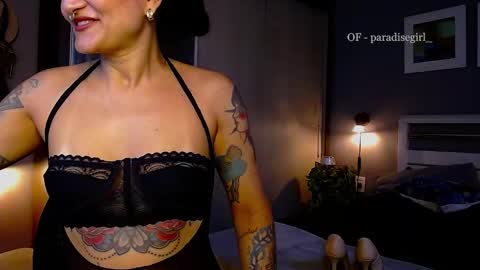 Snapshot of paradisegirl_ chatting on January 22, 2025, 9:10 pm My alter ego Betinna Flowers - a tattooed Miss - Are you missing me come in here - online show from January 22, 2025, 9:10 pm