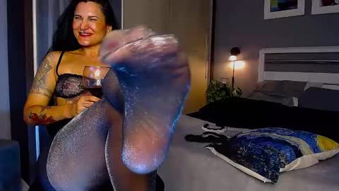 Snapshot of paradisegirl_ chatting on January 25, 2025, 12:27 am My alter ego Betinna Flowers - a tattooed Miss - Are you missing me come in here - online show from January 25, 2025, 12:27 am