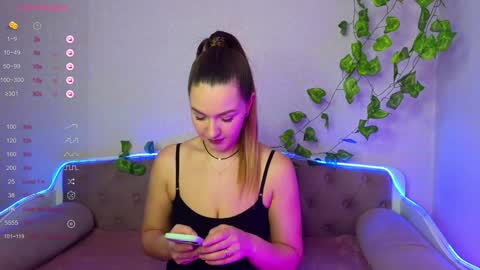 Snapshot of paradisepleasure_ chatting on December 4, 2024, 3:48 am Allie  Alex Thumbs up if you like us online show from December 4, 2024, 3:48 am