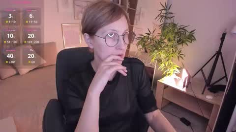 Snapshot of paris_cherry chatting on January 18, 2026, 12:53 pm Paris online show from January 18, 2026, 12:53 pm