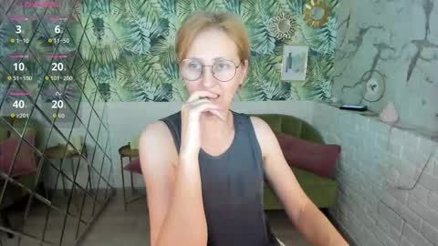 Snapshot of paris_cherry chatting on February 27, 2026, 1:00 pm Paris online show from February 27, 2026, 1:00 pm