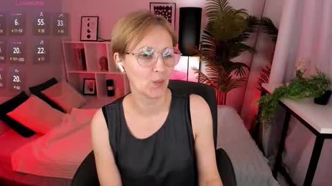 Snapshot of paris_cherry chatting on March 1, 2026, 1:13 pm Paris online show from March 1, 2026, 1:13 pm