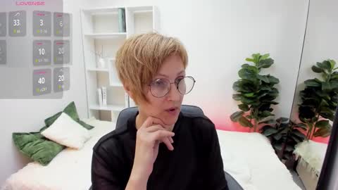 Snapshot of paris_cherry chatting on March 21, 2026, 6:00 pm Paris online show from March 21, 2026, 6:00 pm