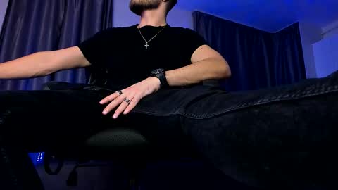 Paris online show from October 28, 2025, 8:33 pm