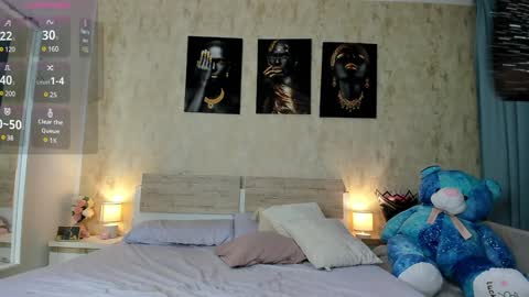 Snapshot of paris_x_hilton chatting on December 12, 2024, 5:10 am Paris online show from December 12, 2024, 5:10 am