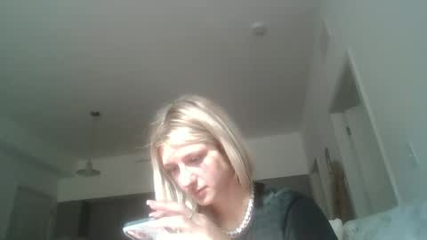 parisbaby2000 online show from October 3, 2025, 2:03 pm