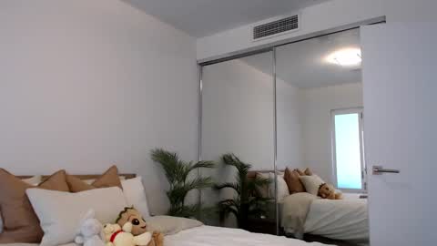 ParisBabyxox online show from January 27, 2025, 10:27 pm