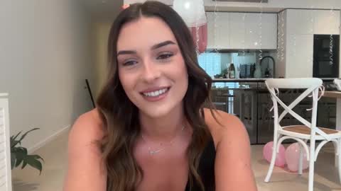 ParisBabyxox online show from September 13, 2025, 12:43 am
