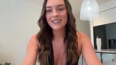 ParisBabyxox online show from September 14, 2025, 12:43 am