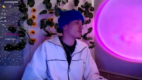 Snapshot of parker_222 chatting on September 28, 2025, 9:42 pm parker_222 online show from September 28, 2025, 9:42 pm