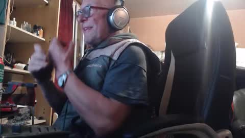 pascal88881 online show from January 6, 2026, 10:34 pm