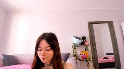 Bella online show from October 14, 2025, 4:35 am