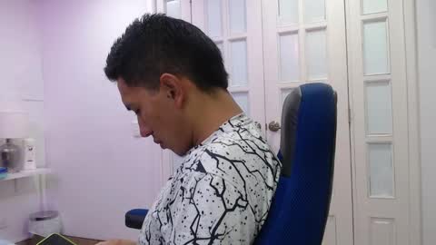 Snapshot of patrick_and_greeicy chatting on January 18, 2025, 3:20 am patrick_and_greeicy online show from January 18, 2025, 3:20 am