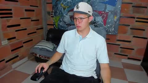 Snapshot of patrik027 chatting on February 11, 2025, 6:44 pm .... online show from February 11, 2025, 6:44 pm