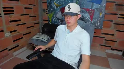 Snapshot of patrik027 chatting on February 11, 2025, 9:46 pm .... online show from February 11, 2025, 9:46 pm