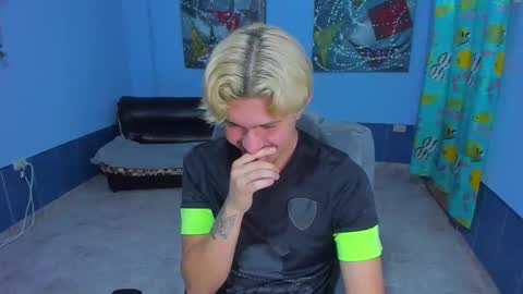 Snapshot of patrik027 chatting on November 3, 2025, 7:59 pm .... online show from November 3, 2025, 7:59 pm